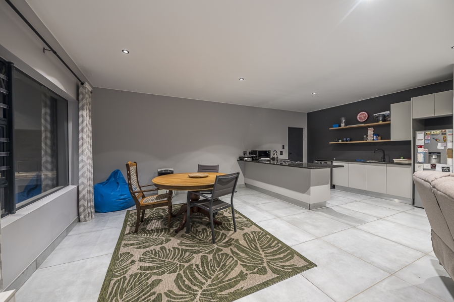 5 Bedroom Property for Sale in Island View Western Cape